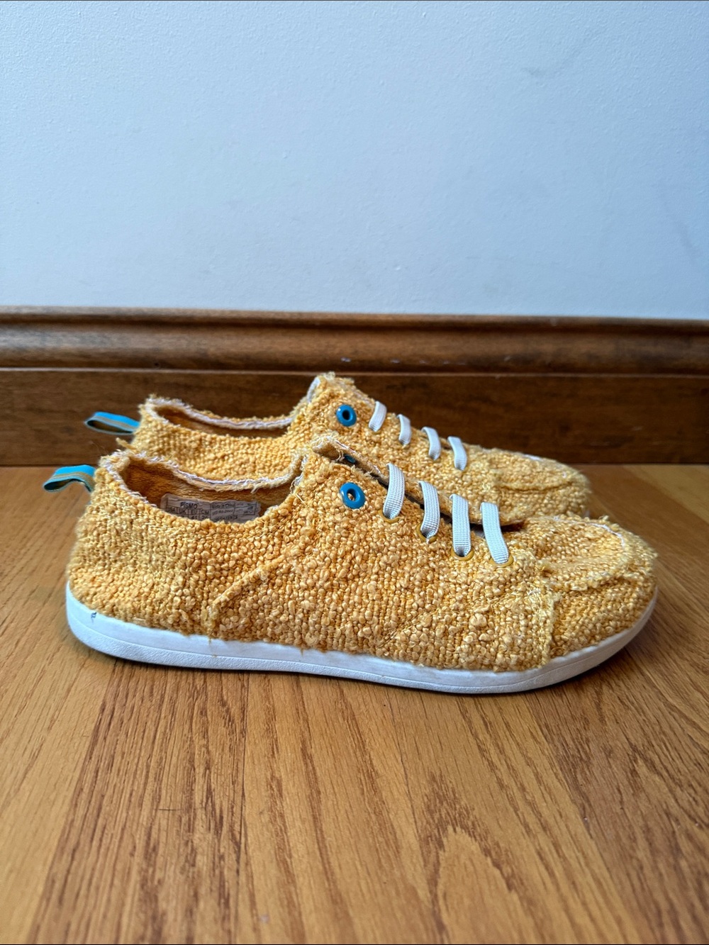 Vionic Beach Pismo Sneakers Orthotic Insole Comfort Yellowish/Blue Women’s Sz 9 - Picture 3 of 10